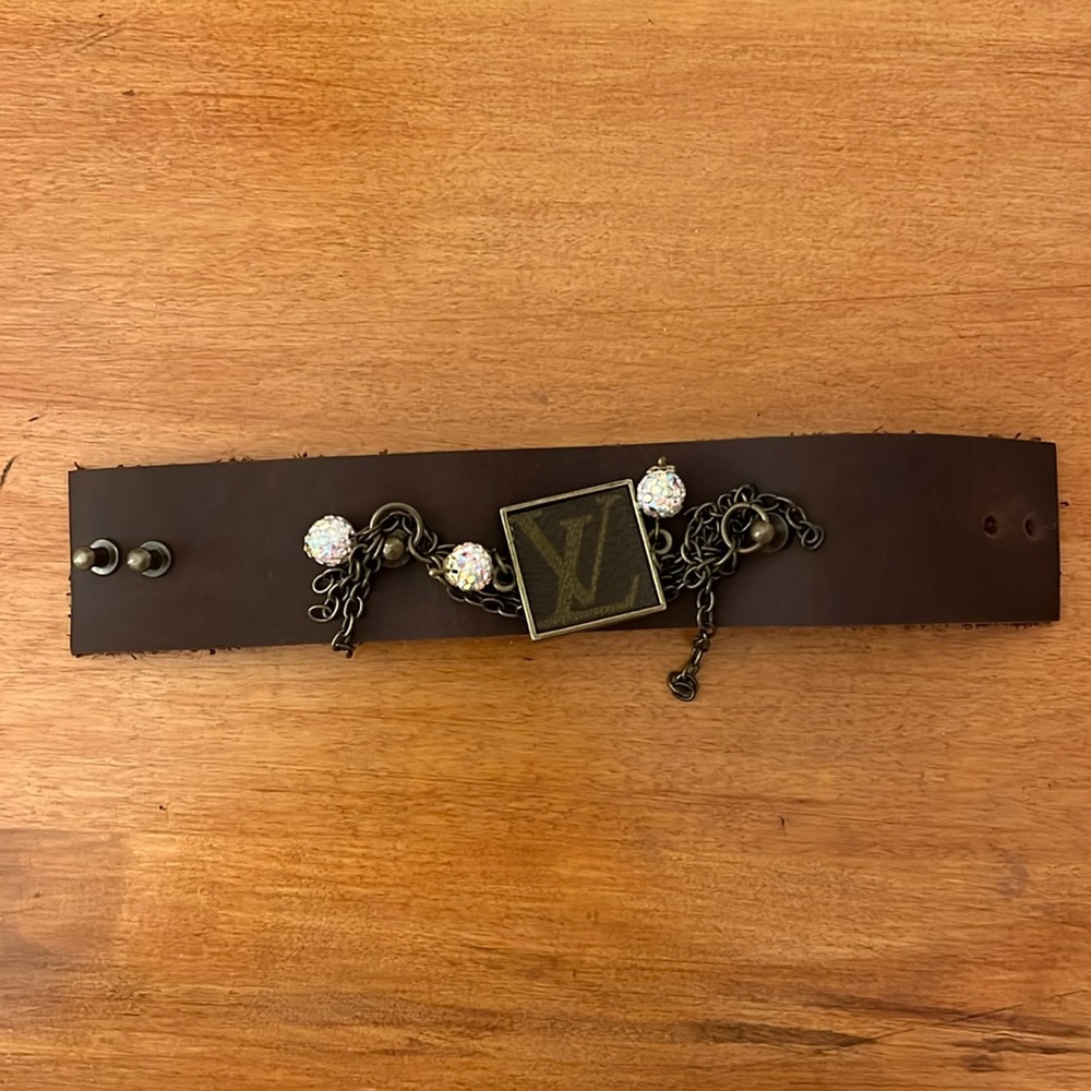 Fun vintage bracelet with LV charm